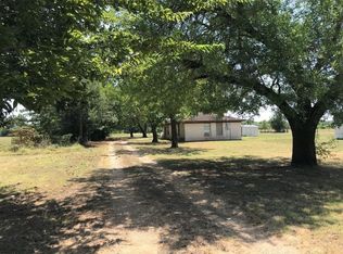 11847 Abbott Rd, Hearne, TX 77859