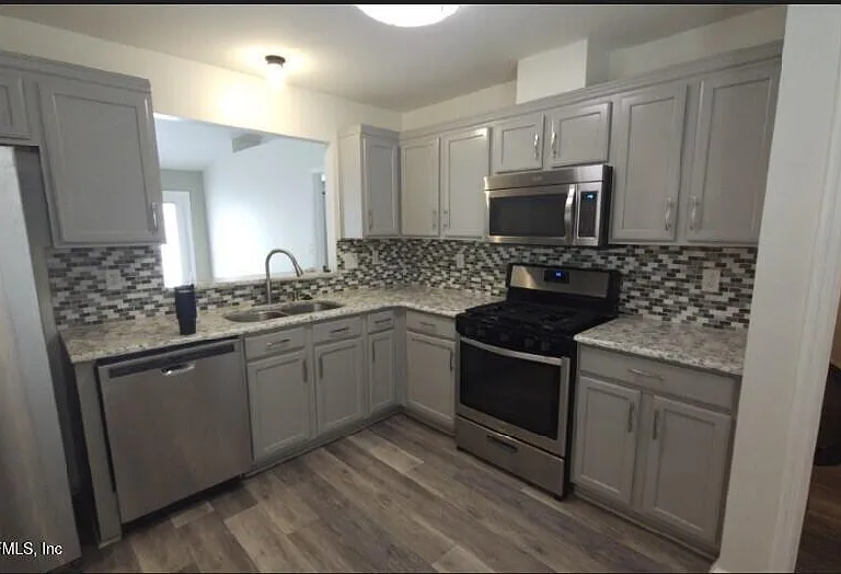11155 Stanley Steamer Ln — Photo 3