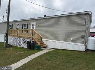 13 Hilltop Ave, Akron, PA 17501