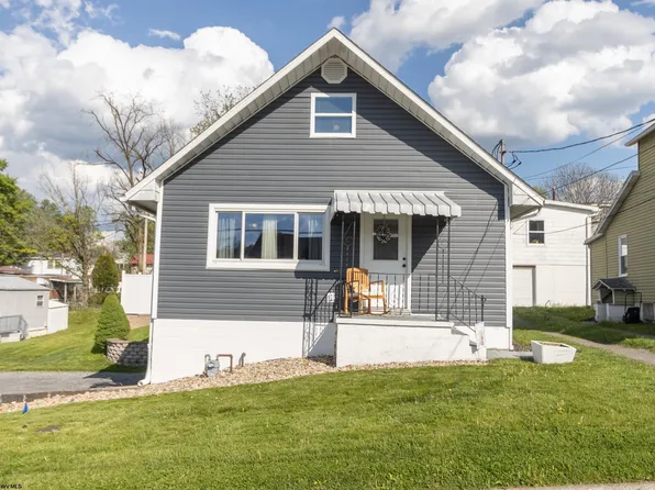 536 Herman Ave, Star City, WV 26505