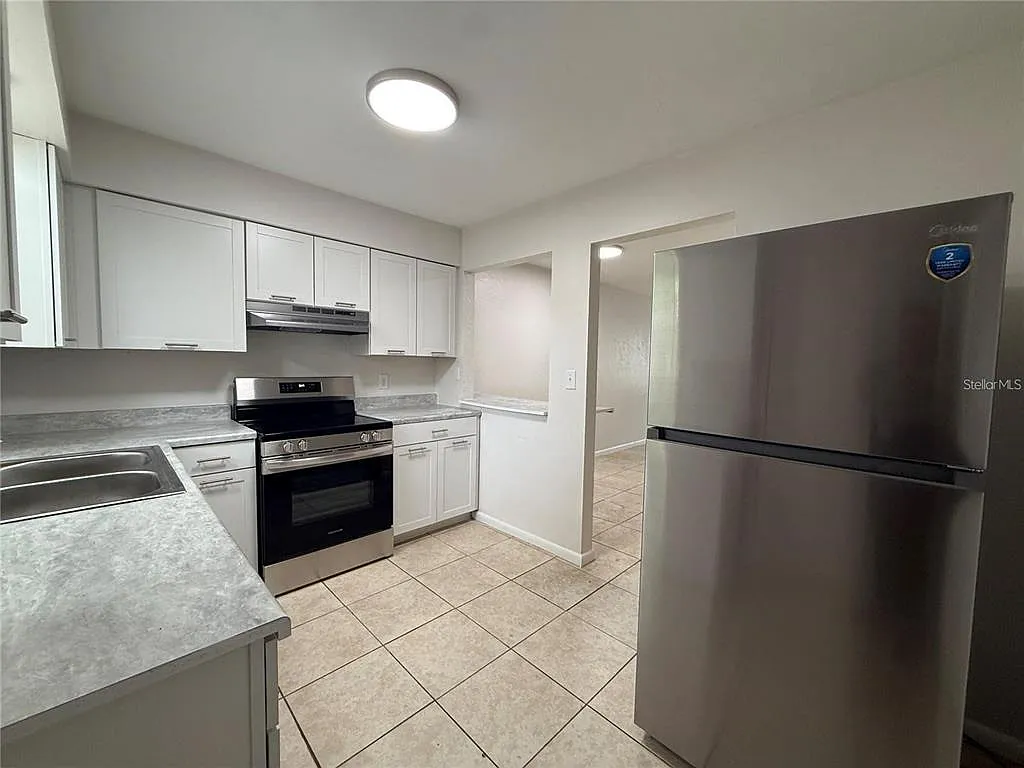 2 bed, 1.5 bath, 650 sqft, $1,299 — Photo 3