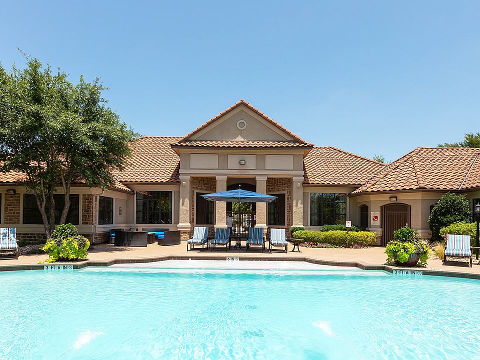 Resort-style saltwater swimming pool