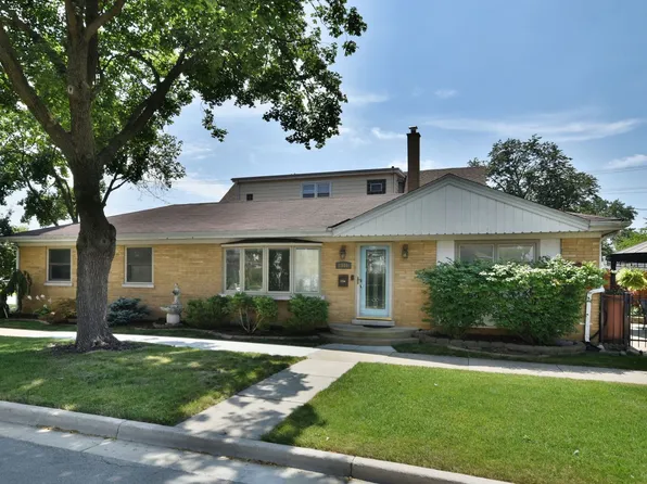 8001 45th St, Lyons, IL 60534