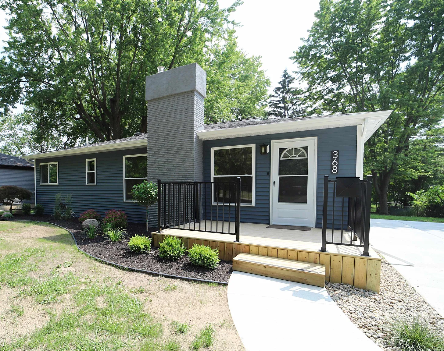 368 W River Rd photo 1