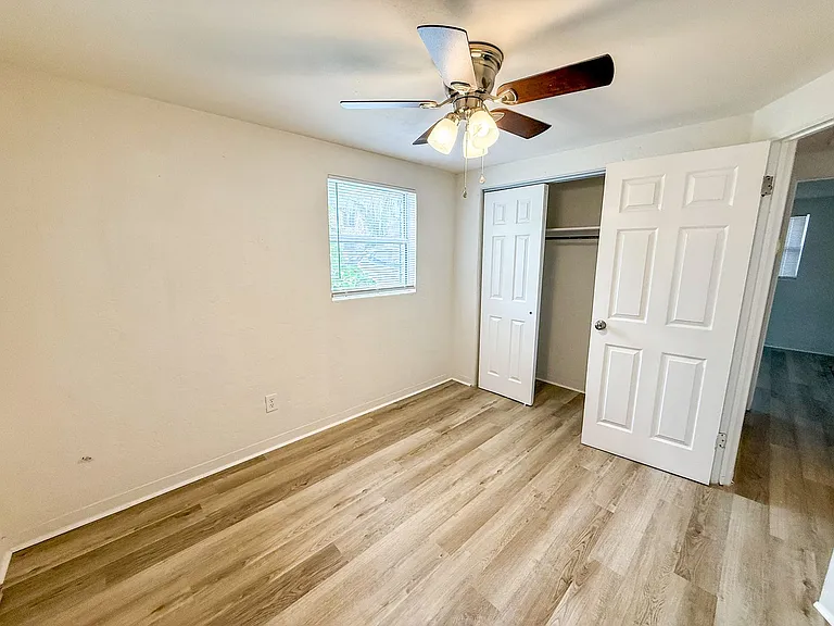 908 SW 6th Ave — Photo 15