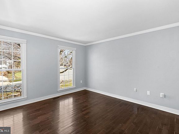 5th image of 105 Country Rd