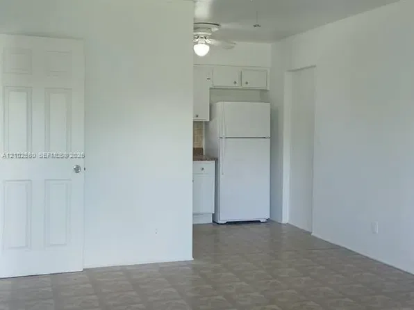 325 NE 2nd St #6, Hallandale, FL 33009
