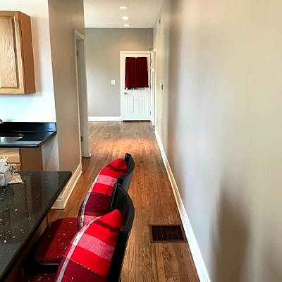 3rd image of 2216 W Belmont Ave #2R