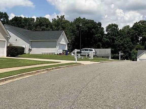 Exterior Neighborhood (street photo)