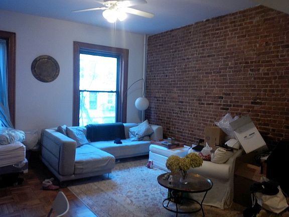 2nd image of 5 W 71st St