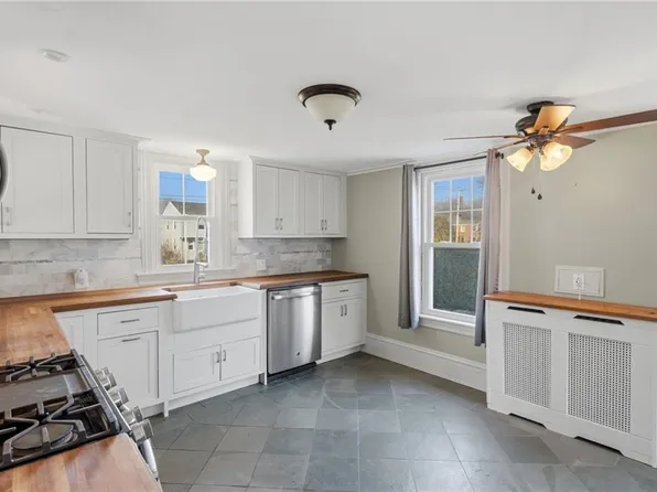 493 Turnpike Ave, Portsmouth, RI 02871