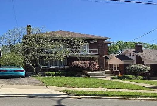 2nd image of 154 Tremont Ave