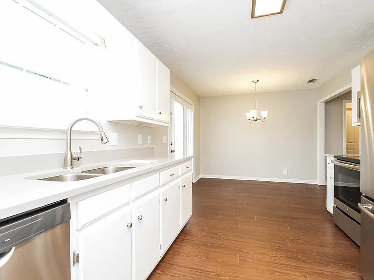 1606 Vista Ct — Photo 8