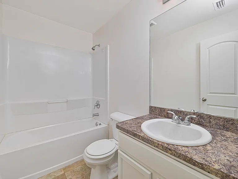 305 NW 16th Pl — Photo 17