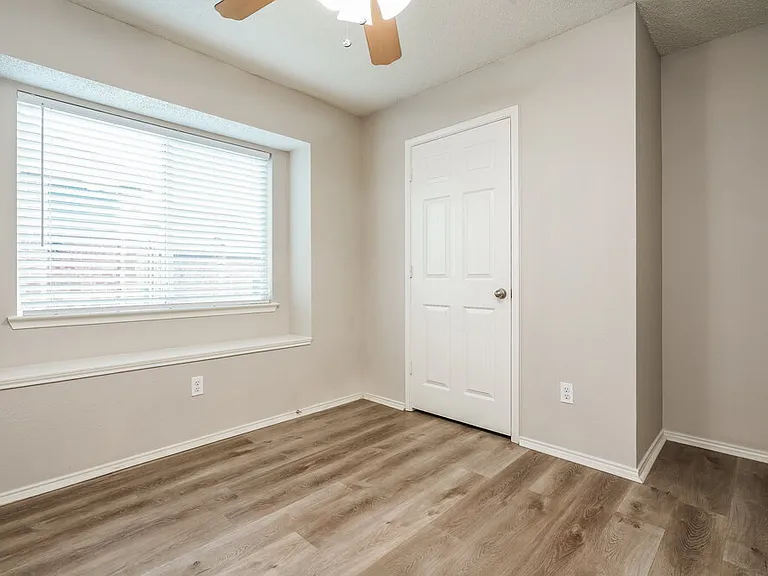 926 Pheasant Dr — Photo 10