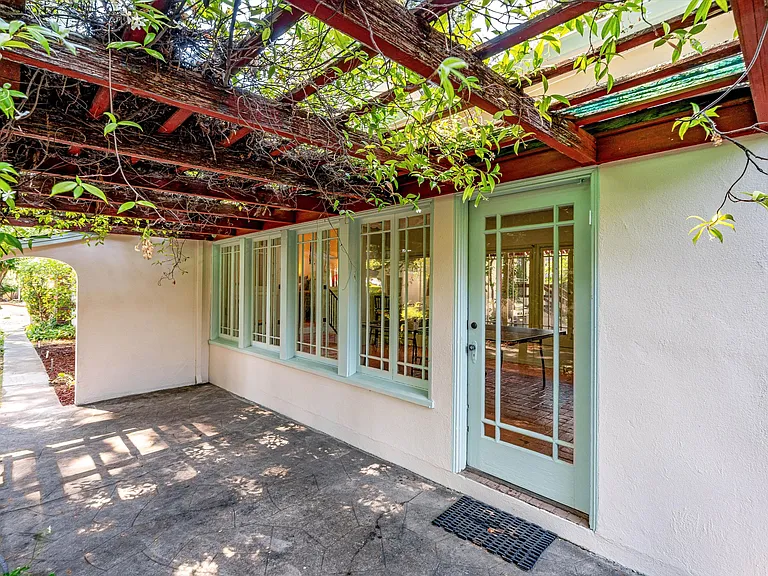 742 Austin Ave — Photo 38