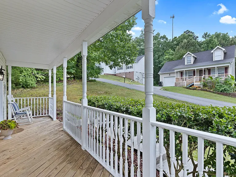 1362 Springview Dr — Photo 3
