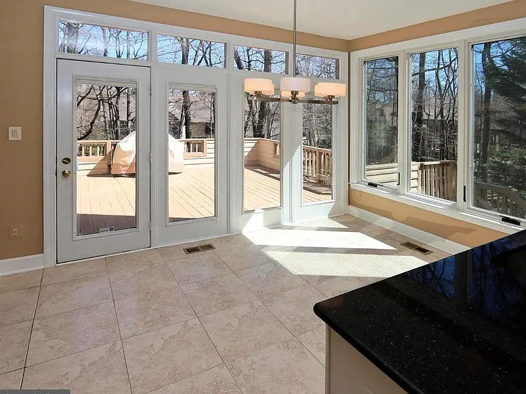 1307 Stamford Way — Photo 16
