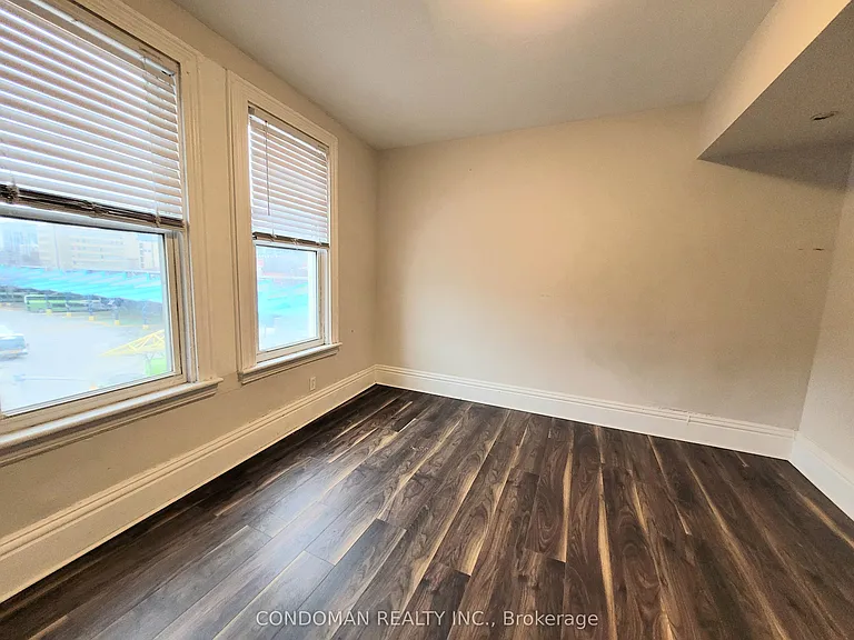 139 1/2 John St S #6 — Photo 7