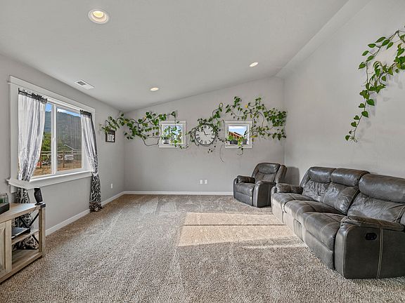 5th image of 585 E Forks Cir