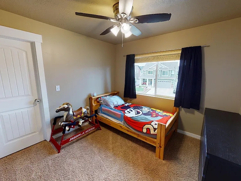 531 S Willow Xing — Photo 8