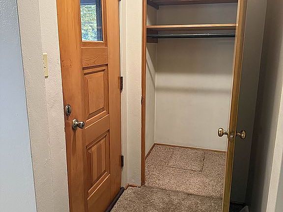 front door/closet