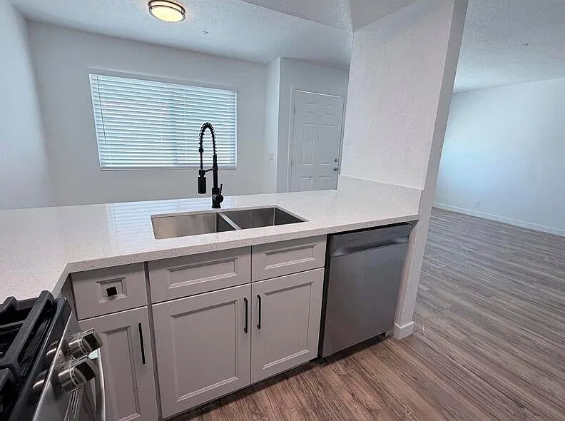 2 bed, 785 sqft, $1,995 — Photo 3
