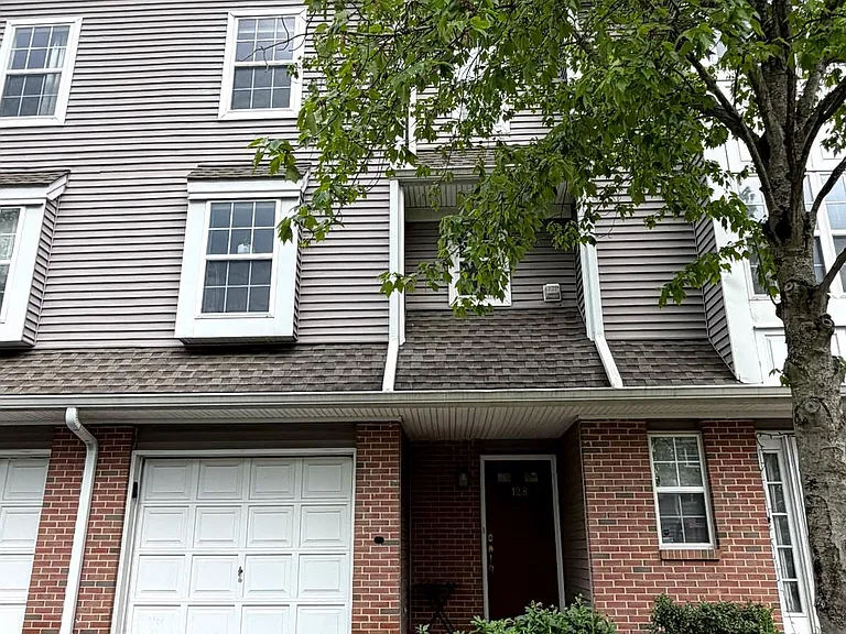128 S Barrow Pl — Photo 1