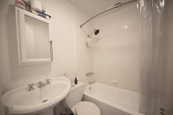 Rented by Metropolitan Realty | media 11