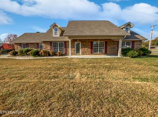 171 Willingham Dr, Lenoir City, TN 37771