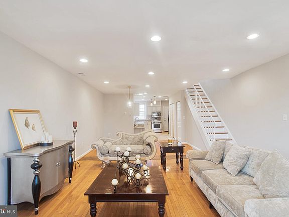4th image of 824 12th St NE