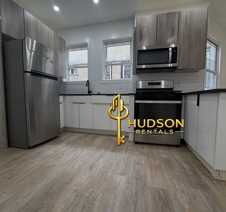 137 W 54th St #5