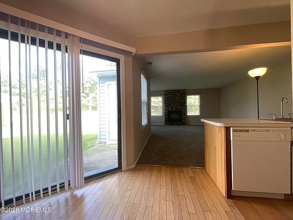 5th image of 30 Harbor Cir