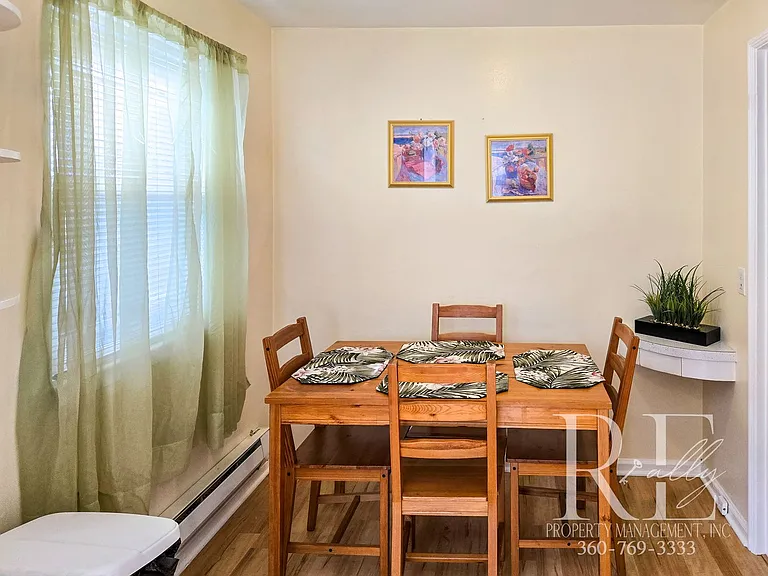 1217A Burwell St — Photo 4