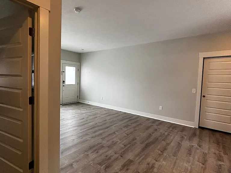 MF - Floresta Street Apartments-822 — Photo 18