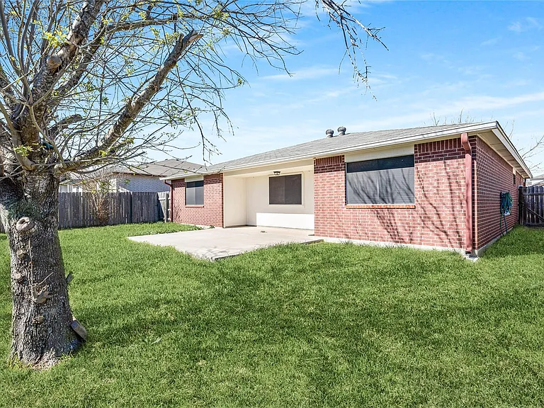 210 Mesquite Cir — Photo 24