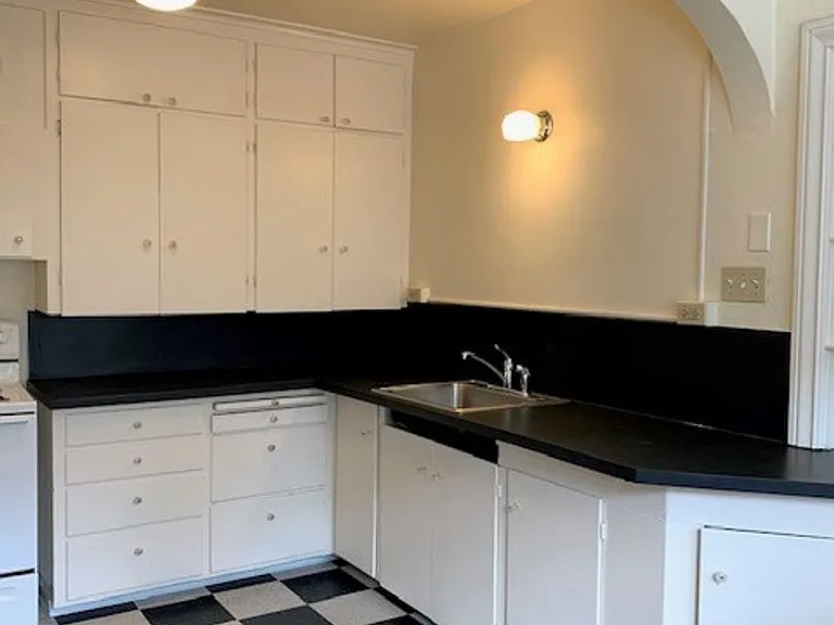 Catalina Apartments — Photo 14