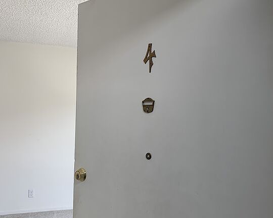 4th image of 1016 N Genesee Ave #4