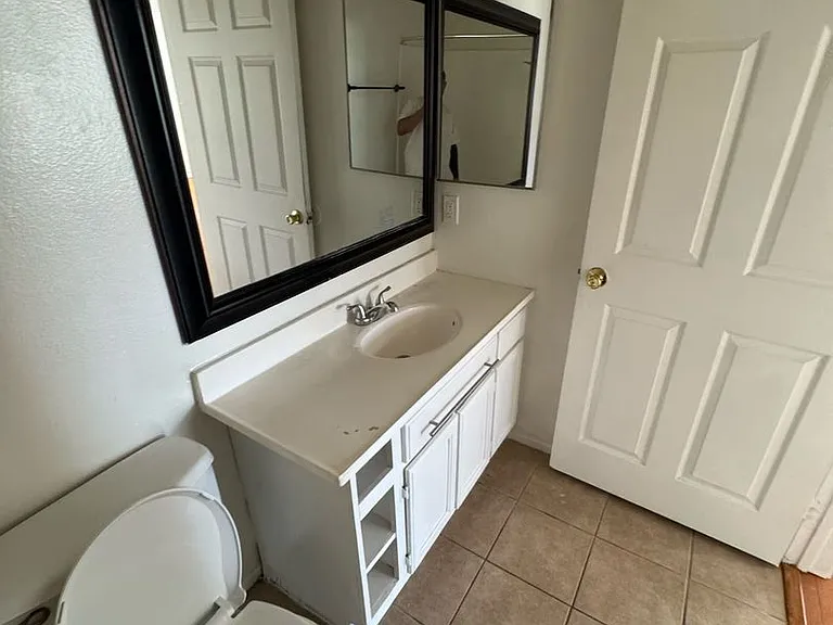 549 S Wilton Pl — Photo 10
