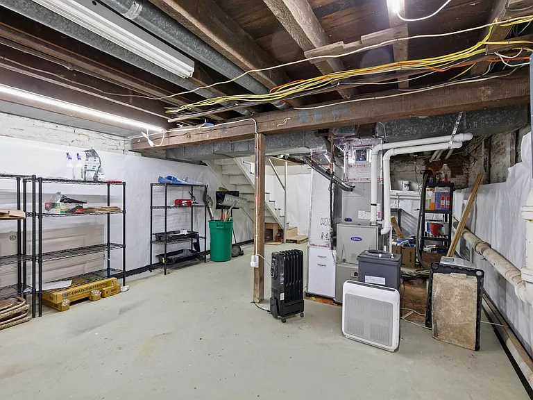 339 E Chestnut St — Photo 25
