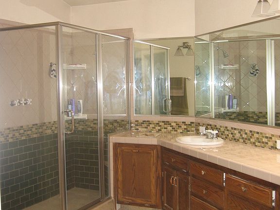 3rd image of 2209 Meadow Glen Dr
