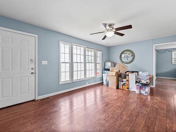 5th image of 36 Charlemagne Blvd