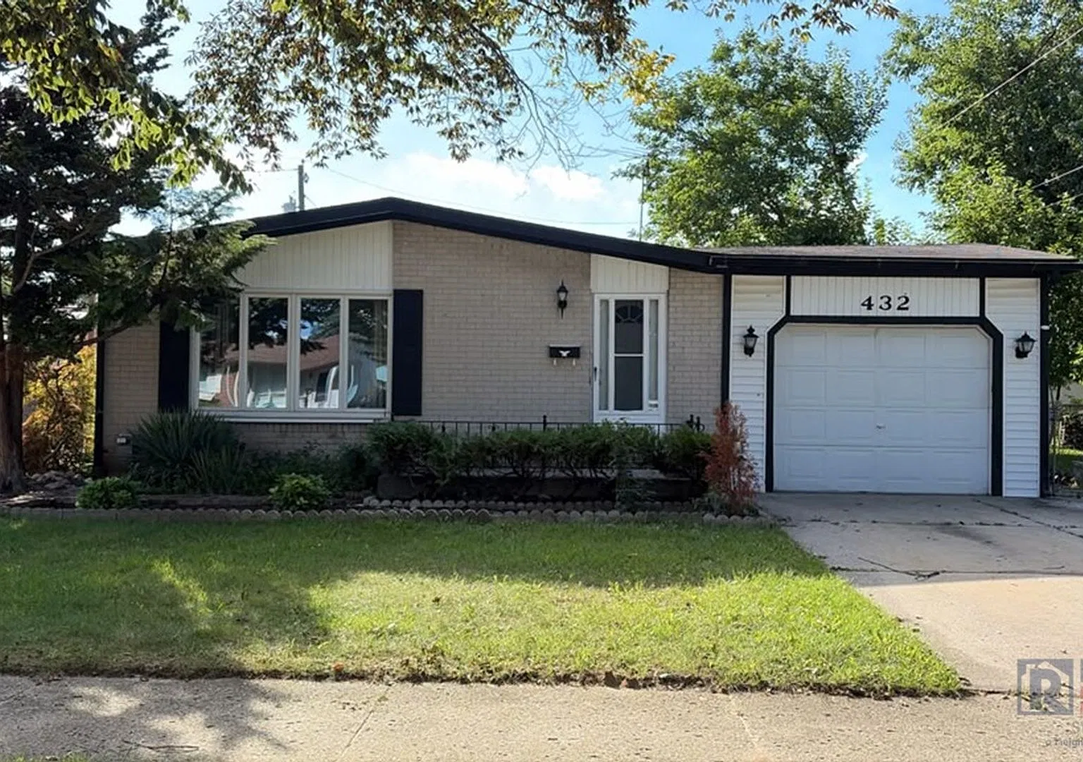 Cozy Single Family Home — Photo 1