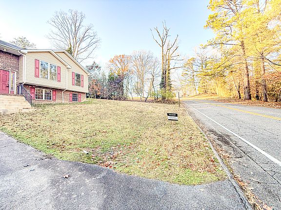 2nd image of 23053 Gunston Dr