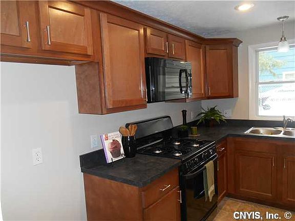 5th image of 112 Newport Dr