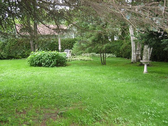 Private Side Yard with Deck