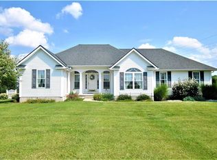 8207 Vermilion Rd, Amherst, OH 44001