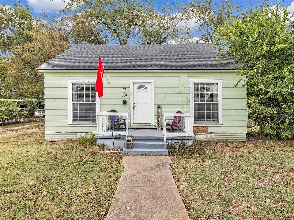 1st image of 304 N Lumpkin St