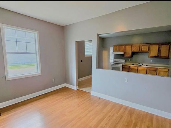 4th image of 2600-02 Annette St