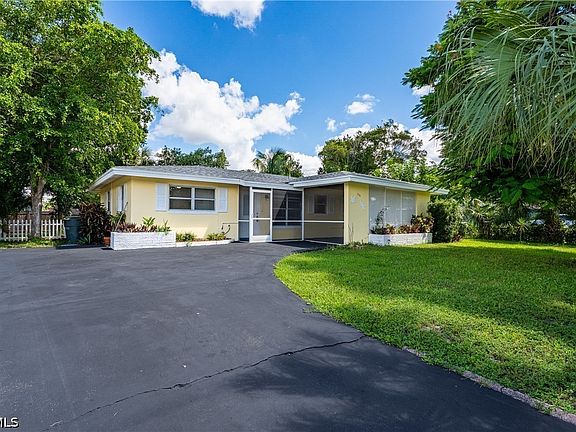 2nd image of 3941 Maxine St